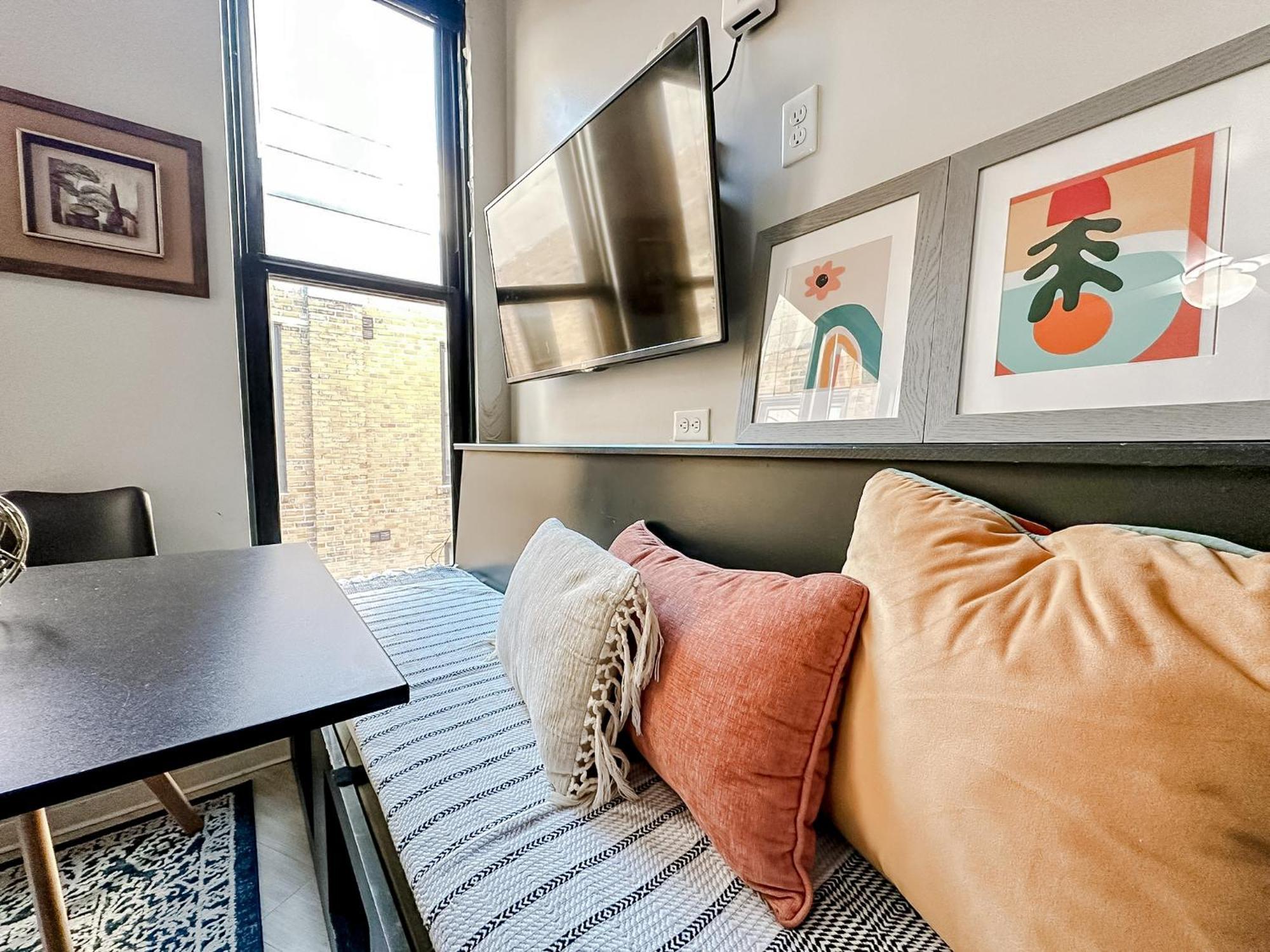 Sleepover Downtown Apartment