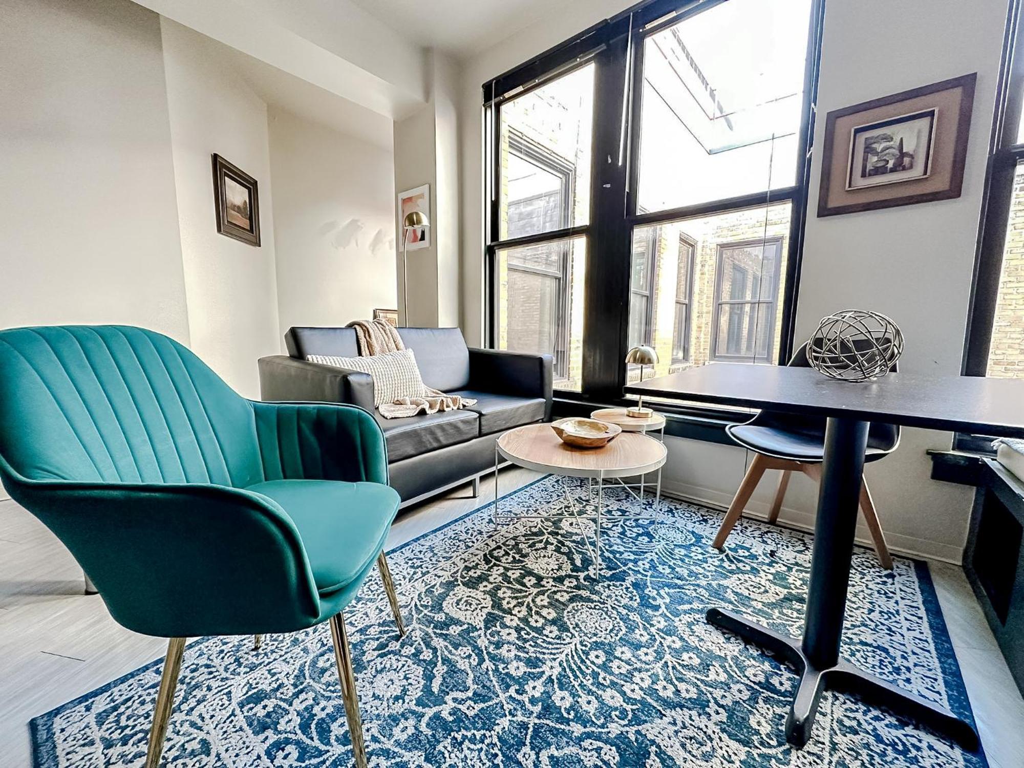 Sleepover Downtown Apartment