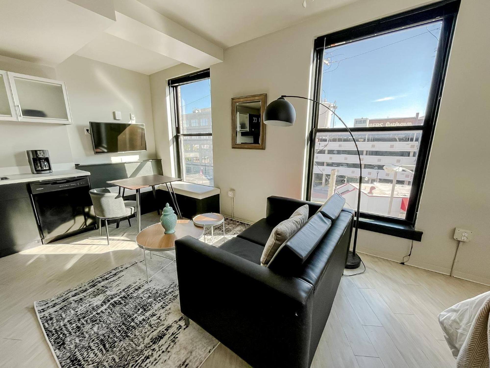 Sleepover Downtown Apartment