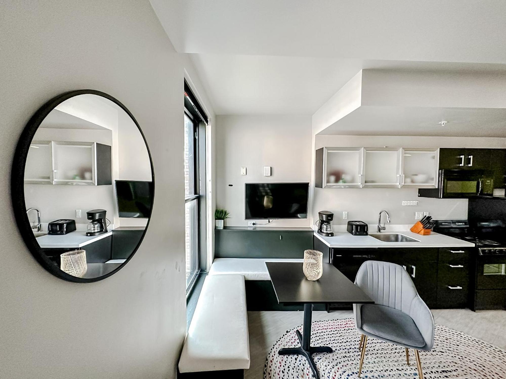 Sleepover Downtown Apartment