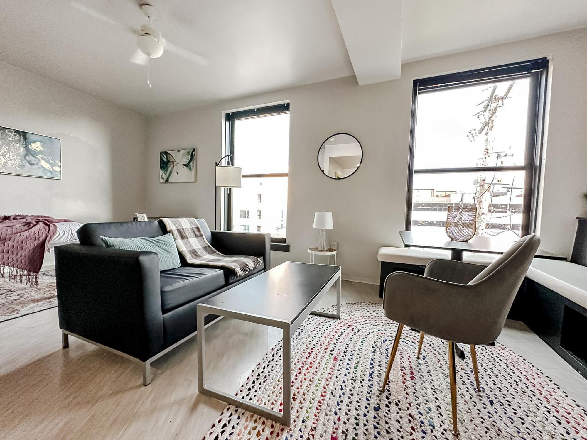 Sleepover Downtown Apartment *