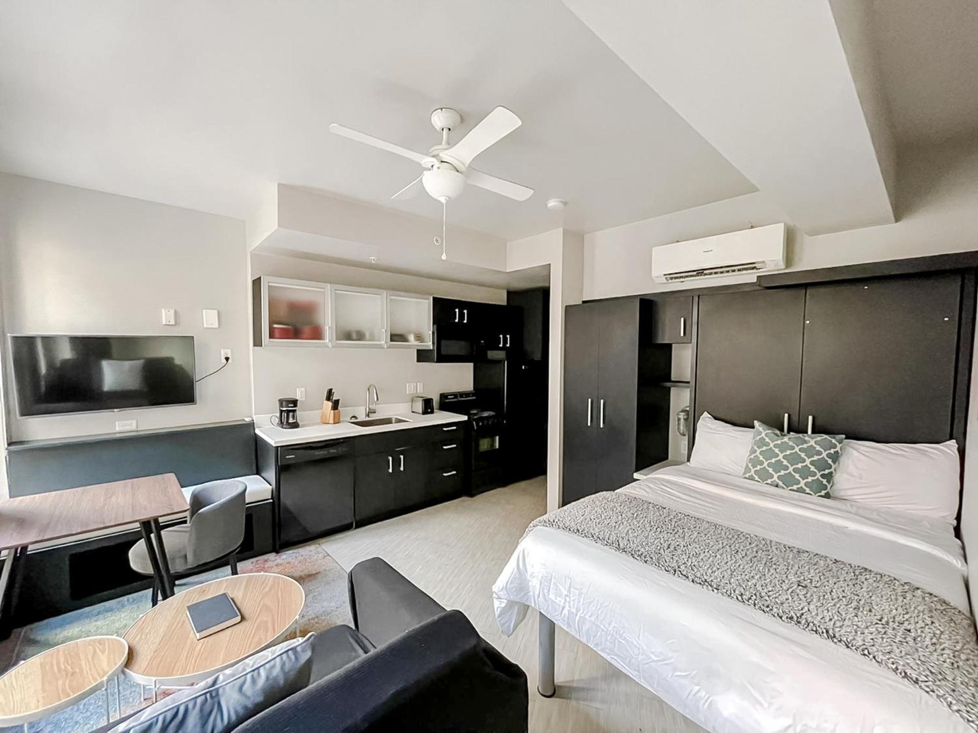 Sleepover Downtown Apartment *